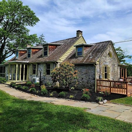 Downingtown Manor - 1900S Farmhouse With Creek Views Zewnętrze zdjęcie