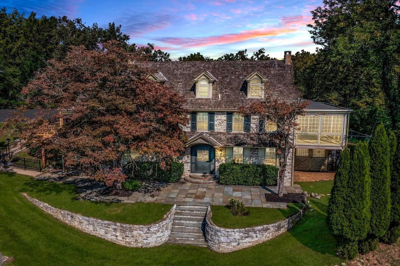 Downingtown Manor - 1900S Farmhouse With Creek Views Zewnętrze zdjęcie